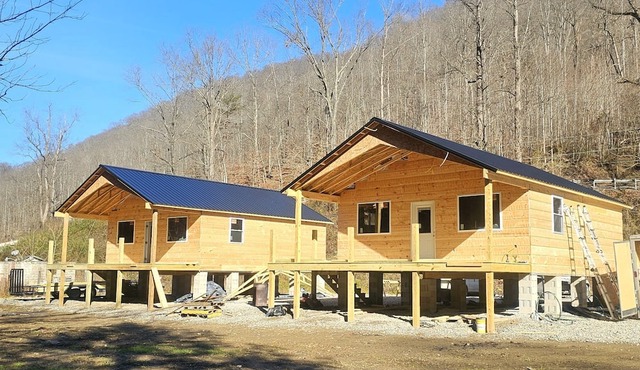 NEW BUILD - Close to Hatfield Mccoy TRAILS - Sleeps 6 - Cliff's Deer Rest