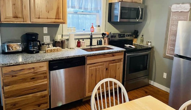 Adorable Cabin, Steps from the Ohio River: Hot Tub, Fire Pit & Full Kitchen