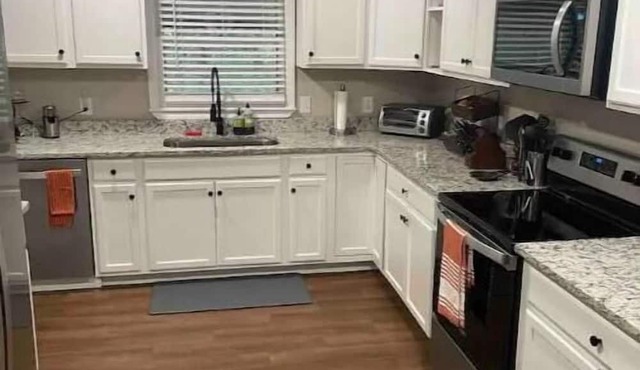 Pet Friendly 2 bed,2 full bath home with fenced back yard