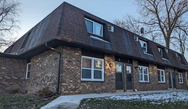 Cozy Newly Remodeled Two-Bedroom Townhouse in Green Bay Near Lambeau!
