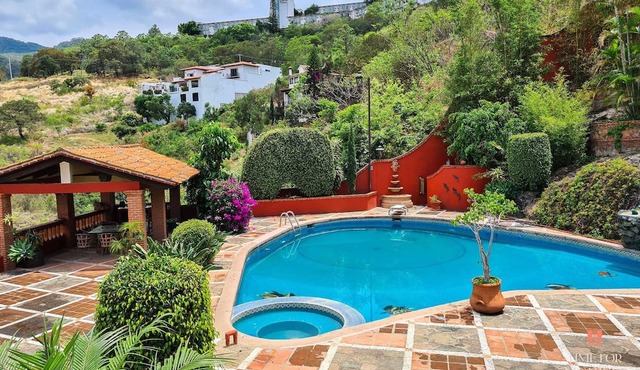 NEW! Special Home, Pool, Hot Tub, BBQ, Taxco View