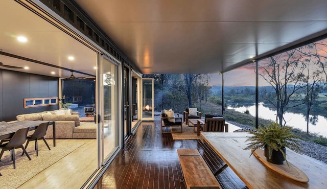 The Clarence ~ Romantic Luxury accommodation in Alice NSW