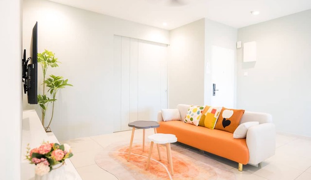 Great location ,surrounding with eatery center, walkable to food area.