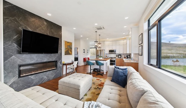 Modern Eureka Getaway 1 Mi to Main St!