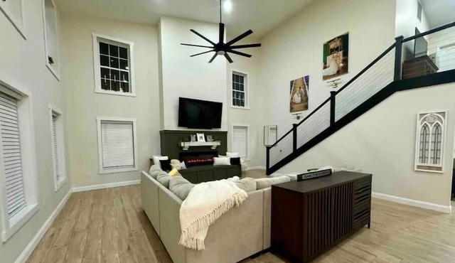 The Barndo at Mashburn Farms, Minutes to distilleries, whole farm stay!