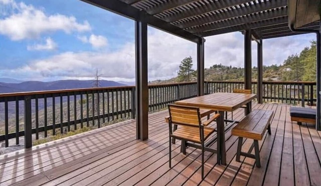Deer Haven Lodge w/ Sunset Views