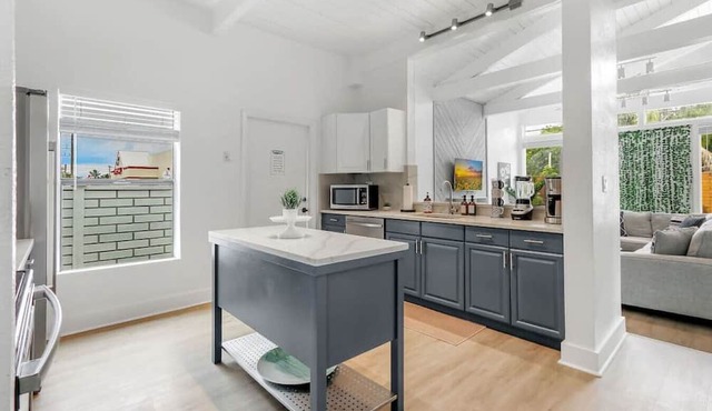 Spacious 4BR Ft Lauderdale Retreat with Pool and Parking