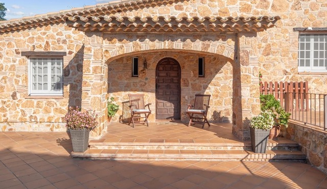 Casa de Estilo Catalán en Alquiler