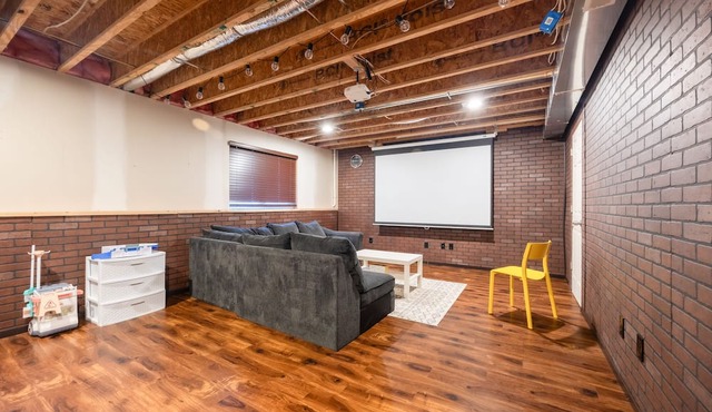 Cozy, Modern Home in GR