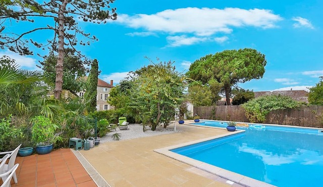 Manoir Hermione - Seven Bedroom Villa, Sleeps 10
