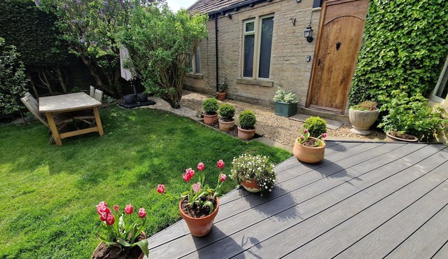 Superb 2-bedroomed Briar Cottage Guest Suite in Norwood Green, Halifax