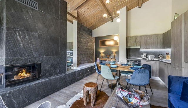 Apartment Paws - Three Bedroom Villa, Sleeps 7