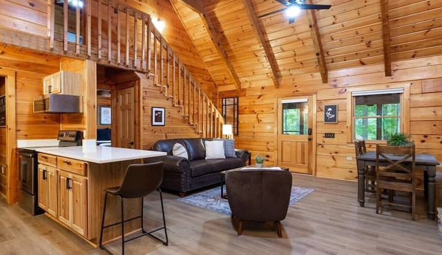 Stylish Cabin Near Pigeon Forge