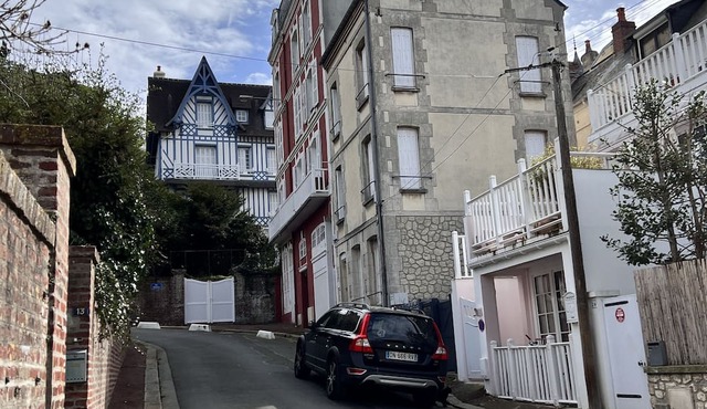 Charmante Petite Villa Idéalement Située à 200 Mètres de la Plage et du Centre