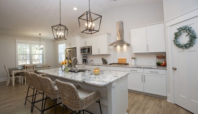 Sleeps 8! on Highway 5