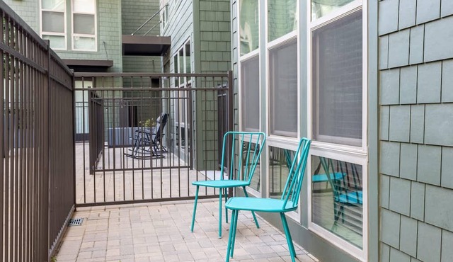 Kasa | Perfect Family Vacation + Pool Access, Free Parking | Dallas