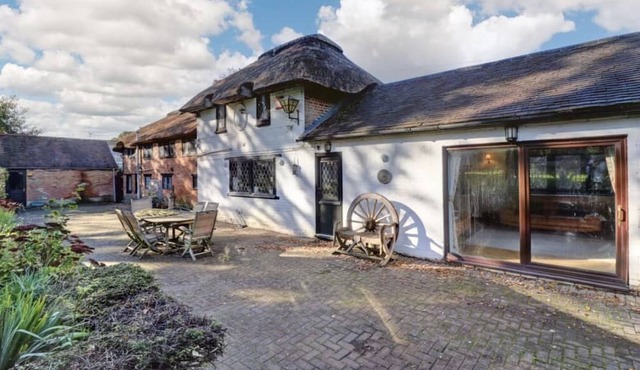 15th Century Thatched Cottage with Pool