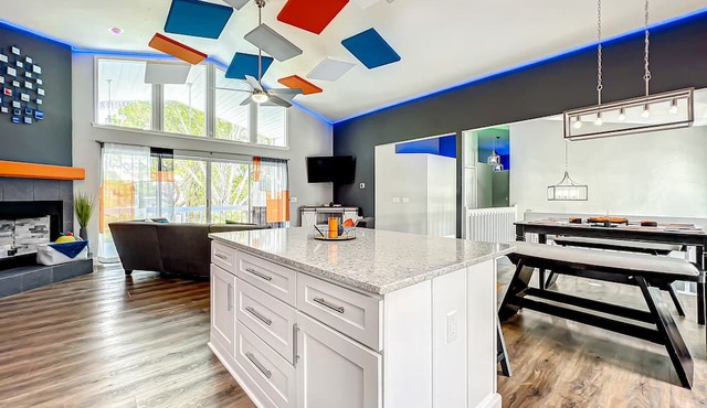 Amenity Paradise! Theater, Game-room, Mini Golf, Outdoor Bowling & Hot Tub!