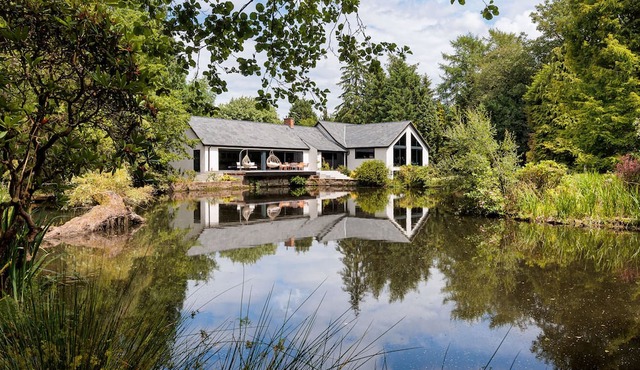 LOWER MILL, family friendly, with open fire in Cuddington, Cheshire