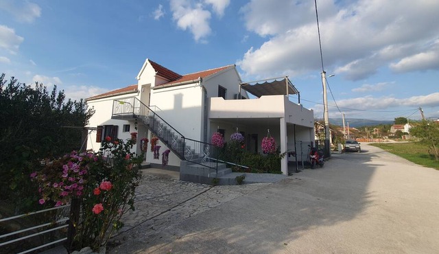 Two bedroom apartment with terrace Knin, Zagora (A-21851-a)