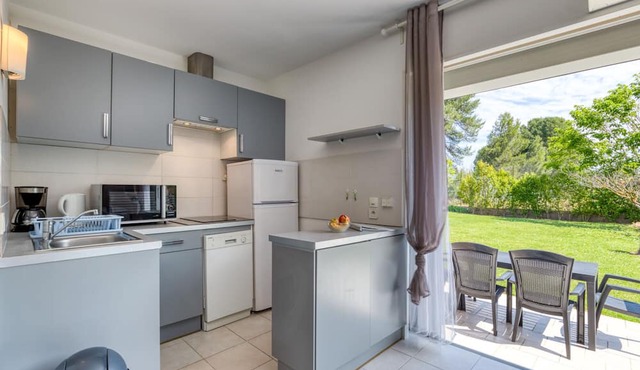 Studio Apartment "Gîte Maisonnette" with Shared Heated Pool & Wi-Fi