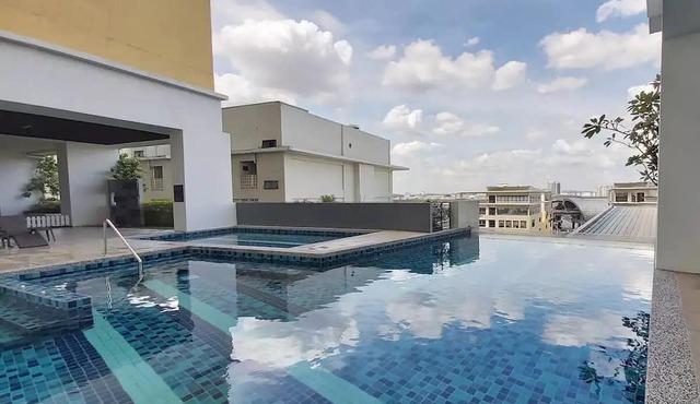 Mountain view Apt perfect for big group @SetiaWalkn