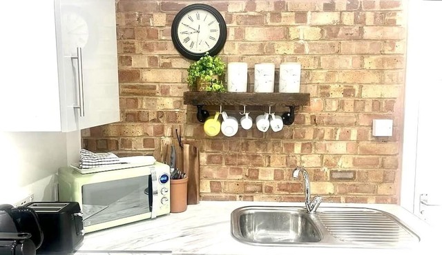 Nice and Cosy Large Studio Near Luton Airport