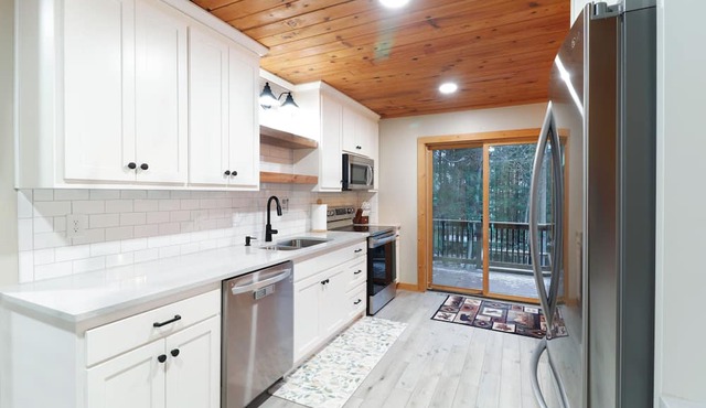 Driftwood Cabin on Lake Superior Beach, Close to Porcupine Mountain State Park!