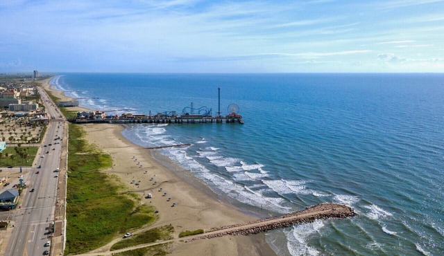 Historic Galveston 1900s charmer in prime location