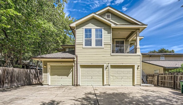 New Listing! 3/2 Centrally located Close to DT!