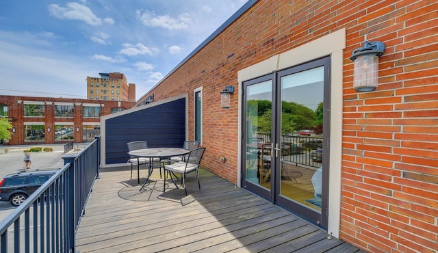 Historic Downtown Bristol Loft - Free Parking