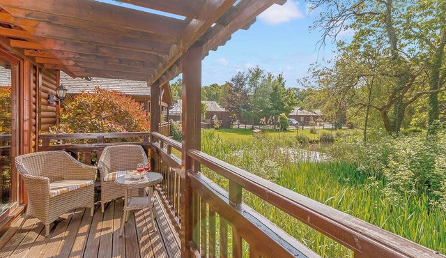 Falkner Watersedge Lodge