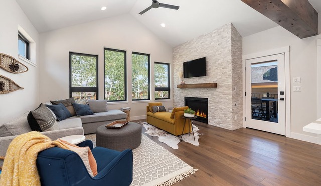 Brand New Lux Ski in/out Granby, Hot Tub, A/C!