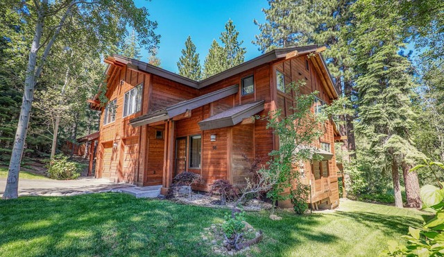 Serenity Townhouse in Incline Village with Community Hot Tub