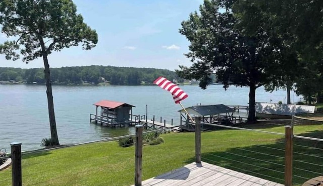 Unsalted Vacay! Lakefront w/dock