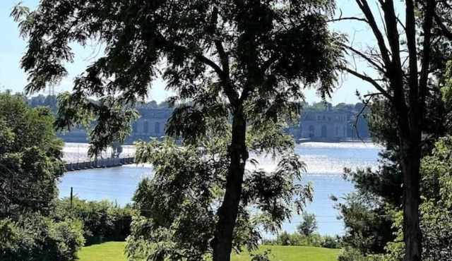 Riverview Orchard 1: Mississippi River & Dam View