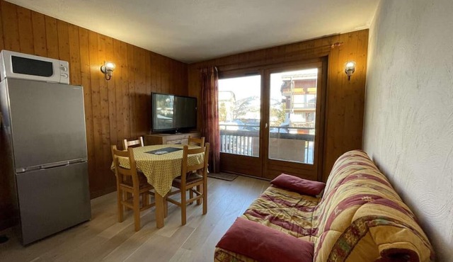 300m from resort center, 1st floor, view mountain, balcony, parking, tv, ski locker, 29m²