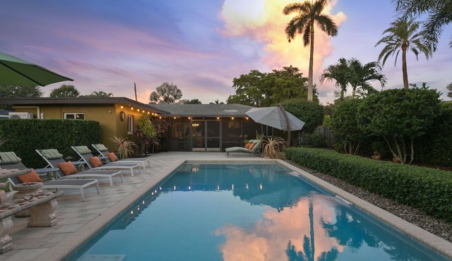BEAUTIFUL ZEN HOME WITH LARGE HEATED POOL & SPRING DISCOUNT!