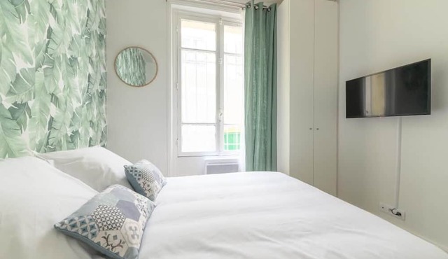 Daumier, 2 Bdrs, 6-8 people, Flat near La Seine, Great Location