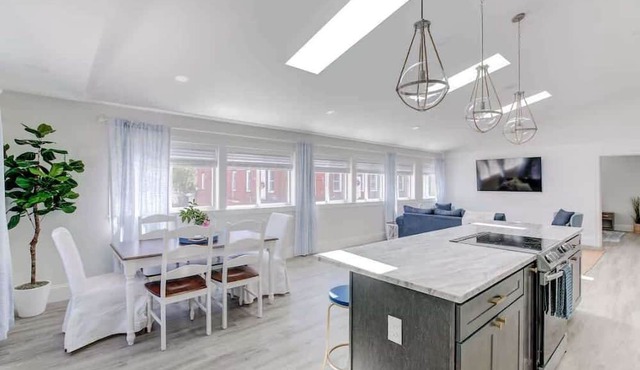 Elegant Thames St. Loft w/View of Town and Harbor