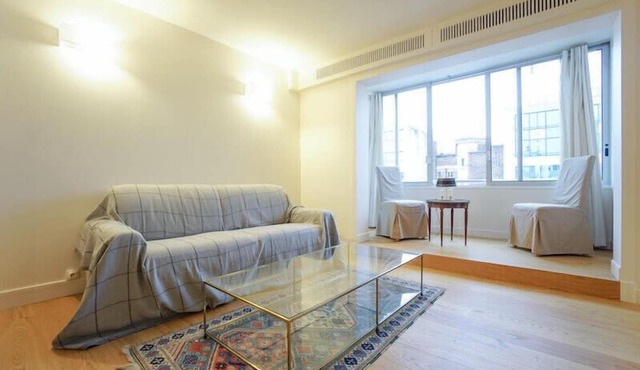 Beautiful bright apartment – private parking