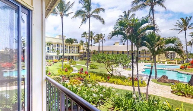 Oceanview getaway w/shared pools, gym, & hot tub - walk to the beach!