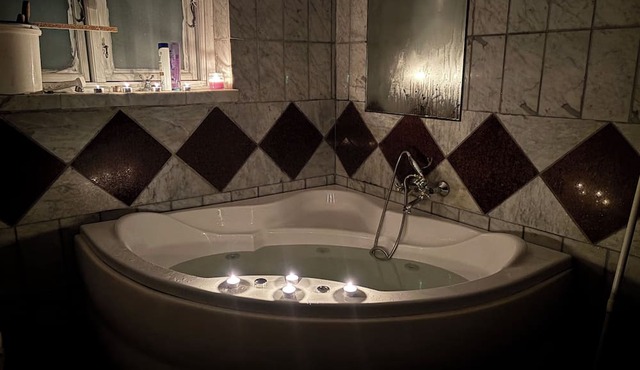 Family friendly 2 bedroom basement suite - 15 min to Copenhagen with Jacuzzi