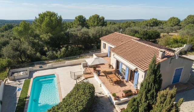 Villa with pool, nature, 10 min from Lourmarin