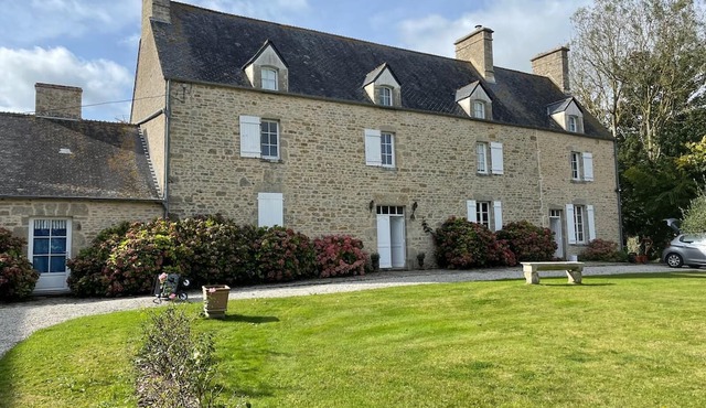 Family home in Normandy by the sea 3kms from the beach (sleeps 12-15)
