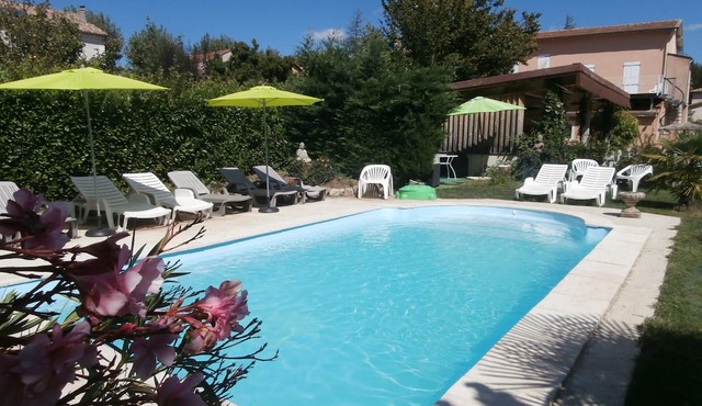 Bastide Familiale 15 pers river at 800m 7 bedrooms/6 bathrooms/8 WC private swimming pool