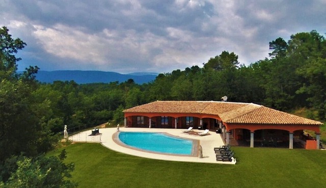 Charming villa for up to 15 people in the Var region of France