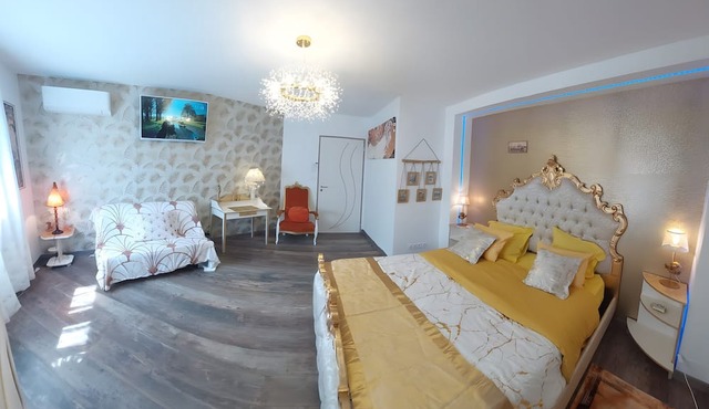 Venetian-Style Guest Room 24 m² with Mountain View, Wi-Fi, Air Conditioning