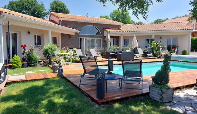 Romantic 35 m² Guest Room with Mountain View, Wi-Fi, and Air Conditioning
