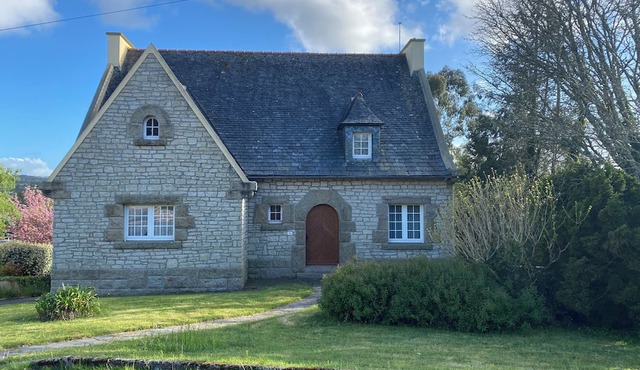 Charming house in Le Faou, a "little town of character", between land and sea.